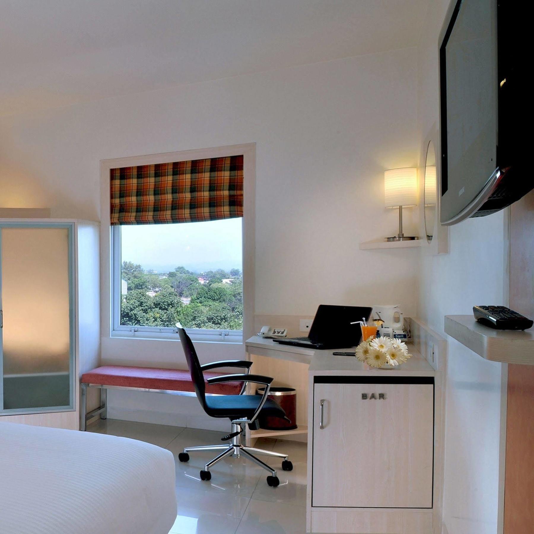 กัลยาน โฮมเทล วันดาลูร Hotel Vandalur ภายนอก รูปภาพ